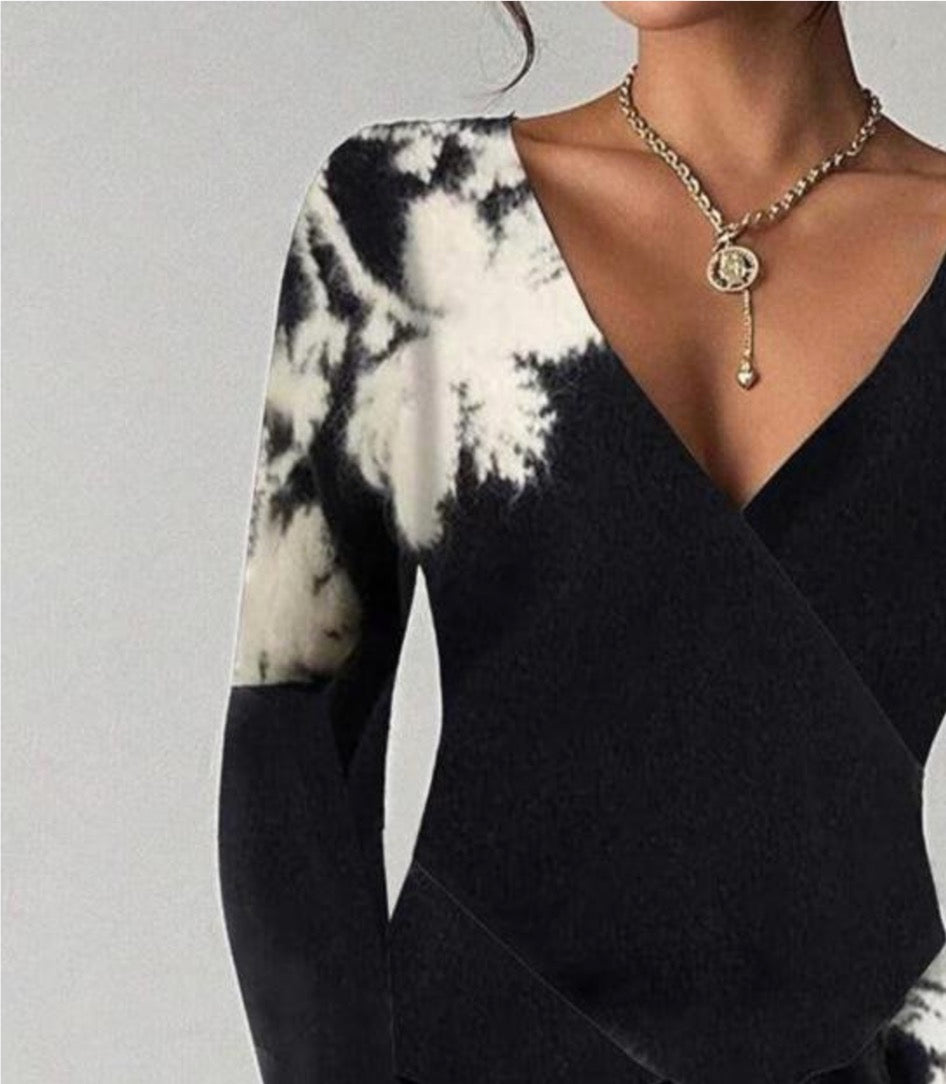 Special Black and White V-Neck Long Sleeve Sweater