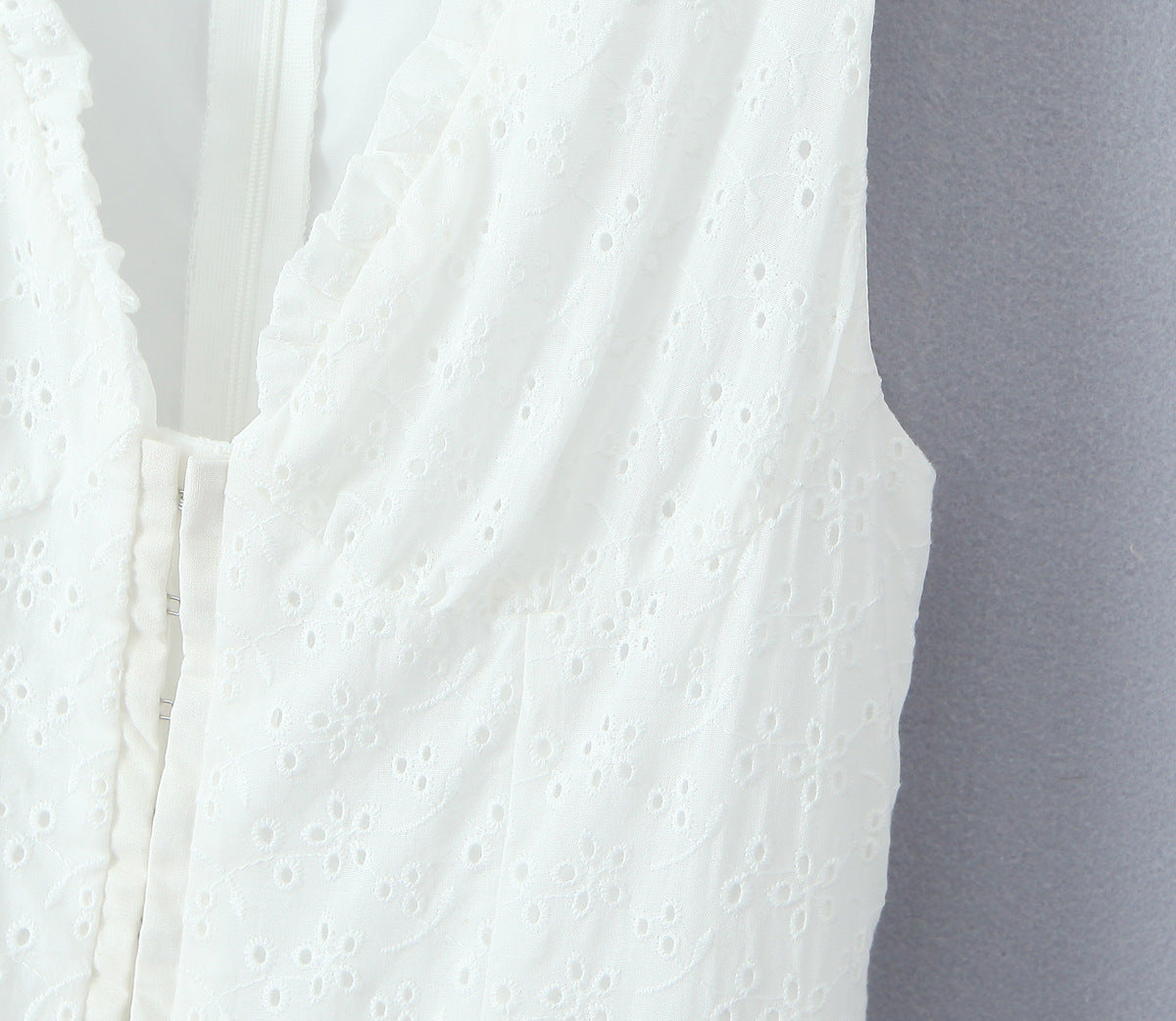 White – Slim Fit Waist-Cinching Sexy Dress