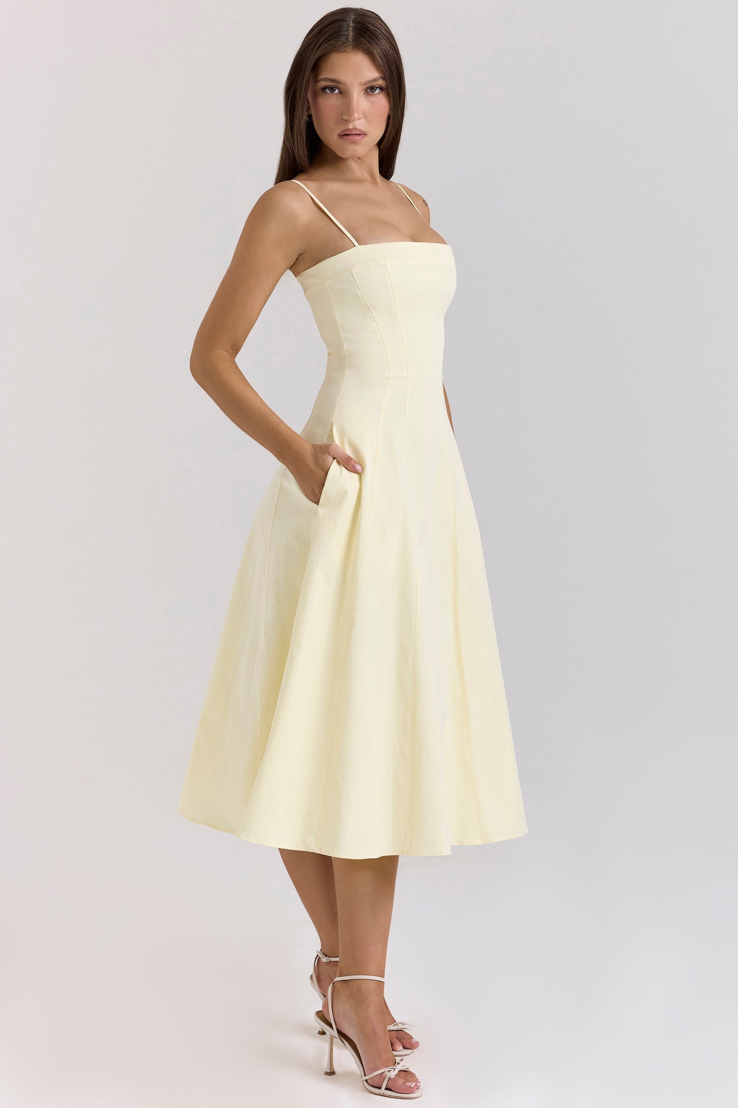 Yellow – Elegant Waist-Cinched Maxi Flare Dress